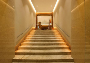 Hotel Crystal Plaza